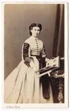 Jeune fille noblesse d'occasion  Paris XV