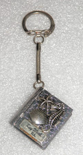 Chaveiro de lembrança vintage KEY WEST FLORIDA • Chaveiro pílula caixa de armazenamento medalhão livro comprar usado  Enviando para Brazil
