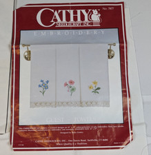 Kit vintage de toalhas para bordar para convidados por Cathy Needlecraft Inc 3 designs 13x17 comprar usado Kit vintage de toalhas para bordar para convidados por Cathy Needlecraft Inc 3 designs 13x17 comprar usado  Enviando para Brazil