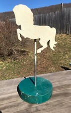 Decoração de gramado feita à mão? Suporte de madeira para cavalo , usado comprar usado  Enviando para Brazil