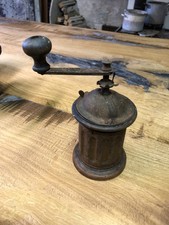 Vecchio macinacaffé macinino usato Vecchio macinacaffé macinino usato  Racconigi