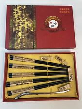 Usado, Conjunto de 5 pauzinhos/descansos/caixa de presente esculpida em madeira estilo panda chinês comprar usado  Enviando para Brazil