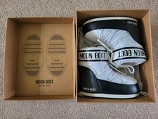 Moon boot women for sale  NEWCASTLE