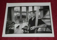 1993 Press Photo Bill Nisen segura celular dentro da cabine de madeira com montagem Si View comprar usado  Enviando para Brazil