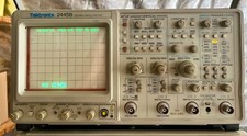 Osciloscópio analógico Tektronix 2445B quatro canais 200 MHz com gatilho de TV opção 05 comprar usado  Enviando para Brazil