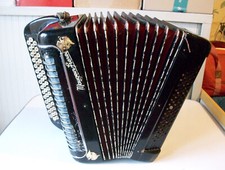 Ancien accordéon maugein d'occasion  Caluire-et-Cuire