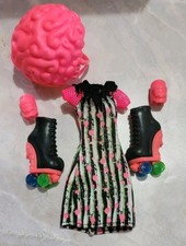 Monster High Ghoulia Roller Maze substituição vestido capacete patins almofadas pulseira, usado comprar usado  Enviando para Brazil