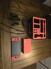 Consola Nintendo Switch Edición OLED Roja con Estuche Rígido y Tarjeta SD segunda mano  Embacar hacia Mexico