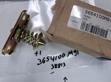 PEÇAS DE TRATOR NOS 3654100M91 CAPTURA DE CAPÔ McCORMICK LANDINI comprar usado PEÇAS DE TRATOR NOS 3654100M91 CAPTURA DE CAPÔ McCORMICK LANDINI comprar usado  Enviando para Brazil