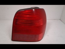 Feux arriere droit d'occasion Feux arriere droit d'occasion  Fosses