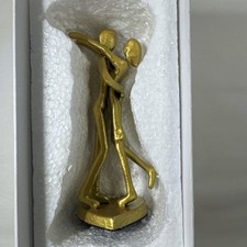 Escultura de ferro feita à mão de dois corações Sennesy abraço cor dourada, usado comprar usado  Enviando para Brazil