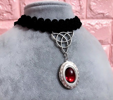 Collarino velluto ricamato usato  Roma