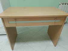 Scrivania con sedia usato  Marano di Napoli