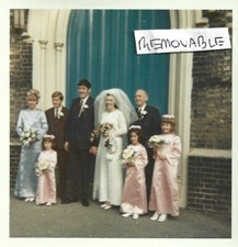Fotografia de casamento colorida vintage noiva noivo damas de honra flores igreja década de 1960 comprar usado  Enviando para Brazil