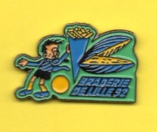 Pin lapel pin d'occasion  Lille-