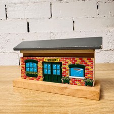 Tidmouth Station - Thomas the Tank & Friends trens ferroviários de madeira comprar usado Tidmouth Station - Thomas the Tank & Friends trens ferroviários de madeira comprar usado  Enviando para Brazil