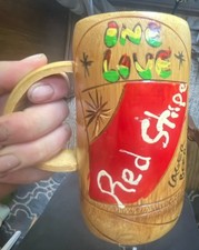 CANECA ESCULPIDA EM MADEIRA LAGER LISTRA VERMELHA FEITA À MÃO/PINTADA À MÃO JAMAICA ONE LOVE!, usado comprar usado  Enviando para Brazil