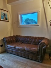 Divano chesterfield tre usato  Ravenna