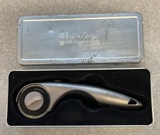 Cortador rotativo Gingher prata 45mm ferramenta de colcha de tecido de costura destro com estanho comprar usado  Enviando para Brazil