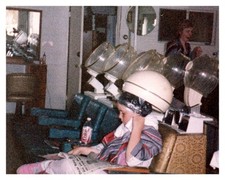 Usado, Foto vintage fofa para salão de cabeleireiro feminino dos anos 70 comprar usado  Enviando para Brazil