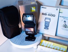 Nikon Speedlight SB-600 Suporte para Sapato Flash Box, Suporte, Estojo - EXCELENTE Estado comprar usado  Enviando para Brazil