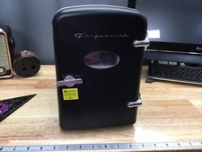 Usado, Mini geladeira retrô Frigidaire capacidade 6 latas/4 litros preta EFMIS129-BK6CP2 comprar usado  Enviando para Brazil