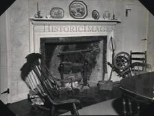 Chaleiras de 1949 Press Photo penduradas na lareira do Kinderhook mais antigo, casa de Nova York comprar usado  Enviando para Brazil