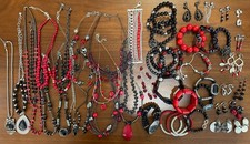 Lote de 50 peças vestíveis revenda de bijuterias da moda preto vermelho prata comprar usado Lote de 50 peças vestíveis revenda de bijuterias da moda preto vermelho prata comprar usado  Enviando para Brazil