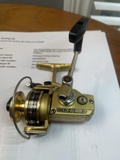 Carretel giratório Daiwa vintage GS-10 dourado 3 rolamentos de esferas bom estado de funcionamento comprar usado Carretel giratório Daiwa vintage GS-10 dourado 3 rolamentos de esferas bom estado de funcionamento comprar usado  Enviando para Brazil