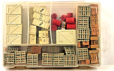 Lote de caixas, tambores, barris e paletes prontos para encenação em escala HO comprar usado Lote de caixas, tambores, barris e paletes prontos para encenação em escala HO comprar usado  Enviando para Brazil