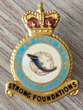 Insigne royale air d'occasion  Saint-Laurent-Nouan