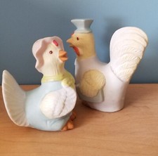 Usado, Galo de Páscoa sal pimenta shakers bisque pintado vestido para igreja comprar usado  Enviando para Brazil