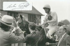 CORRIDA DE CAVALOS: LESTER PIGGOTT ASSINADO 6x4 FOTO DE AÇÃO + CERTIFICADO DE AUTENTICIDADE comprar usado  Enviando para Brazil