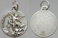 Jolie médaille religieuse d'occasion  Mailly-le-Camp