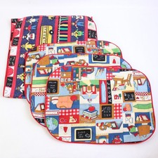 Usado, Lote de 1 corredor de mesa e 3 placemats tema escolar infantil cores brilhantes comprar usado Usado, Lote de 1 corredor de mesa e 3 placemats tema escolar infantil cores brilhantes comprar usado  Enviando para Brazil