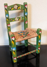 Mini silla de muñeca de madera verde floral pintada a mano con asiento de prisa arte popular primitivo segunda mano  Embacar hacia Argentina