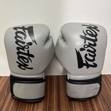 Usado, Luvas de microfibra Fairtex BGV14 Muay Thai boxe - 12 oz - Cinza preto - Syntek comprar usado Usado, Luvas de microfibra Fairtex BGV14 Muay Thai boxe - 12 oz - Cinza preto - Syntek comprar usado  Enviando para Brazil