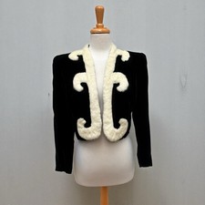 Jaqueta Bolero Antiga Acabamento de Pele de Veludo Preto Pequeno Aberto Frente Matador Classy Atemporal comprar usado Jaqueta Bolero Antiga Acabamento de Pele de Veludo Preto Pequeno Aberto Frente Matador Classy Atemporal comprar usado  Enviando para Brazil