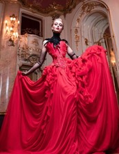 Vestido vermelho fantasia de alta costura com trilha longa, espartilho de ossos de aço, duas saias comprar usado  Enviando para Brazil