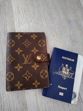 Capa/Suporte para Passaporte Louis Vuitton Garantido Autêntico Monograma Couro LV , usado comprar usado  Enviando para Brazil