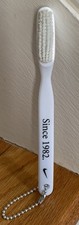 Escova de limpeza de sapatos Nike couro Hangtag chaveiro branco tênis cuidado desde 1982 comprar usado  Enviando para Brazil