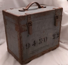 Ancienne malle militaire d'occasion  Aulnay-sous-Bois
