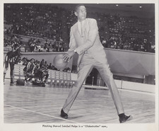 Usado, 1965 Press Photo arremessador de beisebol negro Leroy Satchel Paige, Harlem Globetrotter comprar usado  Enviando para Brazil