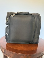 Zuca makeup artist for sale  HOOK