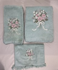 Usado, Conjunto de toalhas de banho vintage anos 70 Avanti bordadas florais para convidados rosa turquesa branco comprar usado  Enviando para Brazil