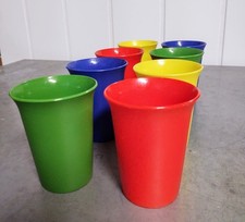 Conjunto de 8 copos Tupperware vintage 7 oz Bell Tumbler #109 cores primárias clássicas infantis comprar usado  Enviando para Brazil