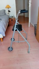 Déambulateur pliable noir d'occasion  Ermont