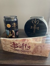 Buffy The Vampire Slayer Merch, livro adesivo, pirulitos, lancheira de lata comprar usado  Enviando para Brazil