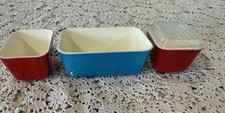 Pratos de geladeira vintage brinquedo Pyrex MCM vermelho e azul com 1 tampa aninhando como mamãe comprar usado Pratos de geladeira vintage brinquedo Pyrex MCM vermelho e azul com 1 tampa aninhando como mamãe comprar usado  Enviando para Brazil
