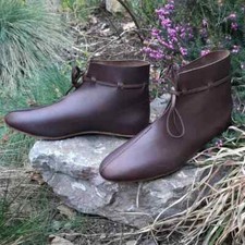 Bottes médiévales cuir d'occasion  Expédié en France